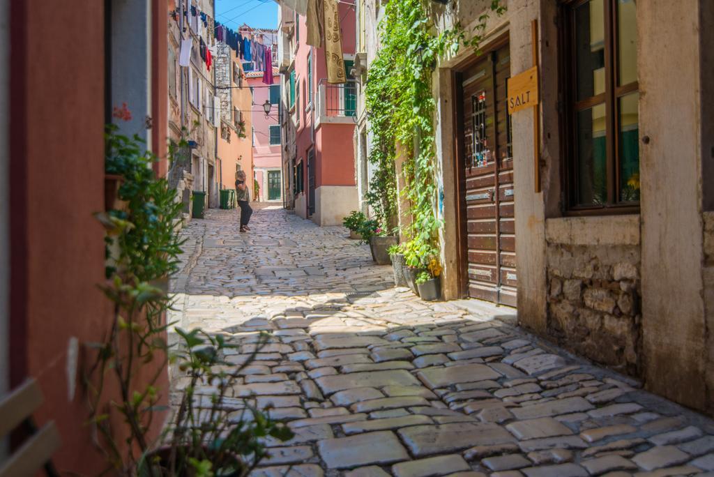 Studio Yellow Flower Rovinj Exterior photo