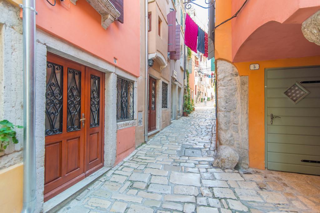 Studio Yellow Flower Rovinj Exterior photo